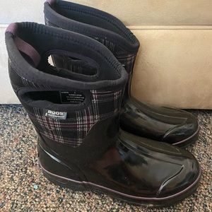Bogs size 8 women’s purple plaid